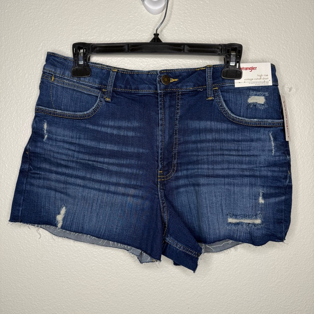 Wrangler High Rise Vintage‎ Cutoff Shorts